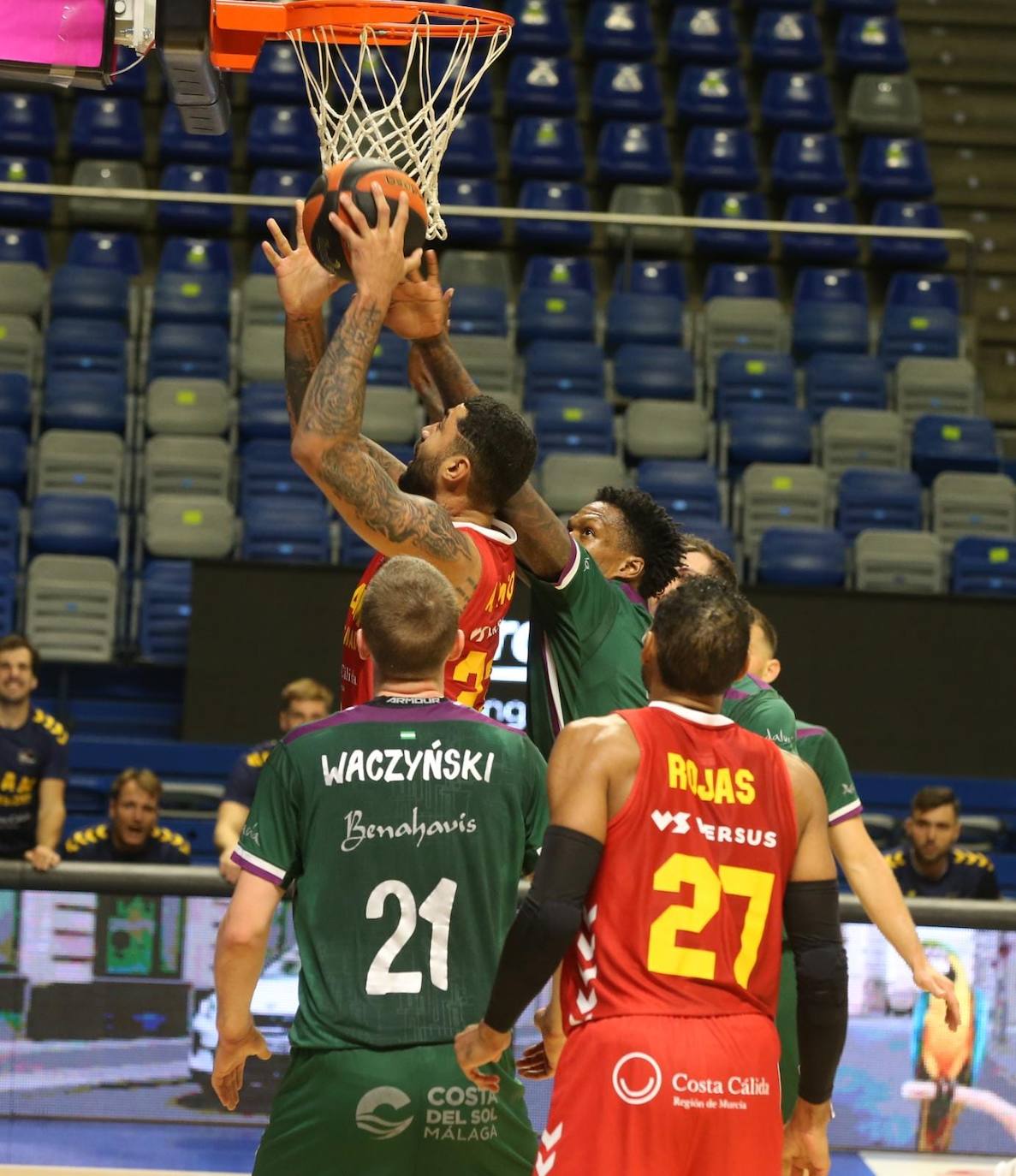 Victoria clara el Unicaja ante el UCAM Murcia