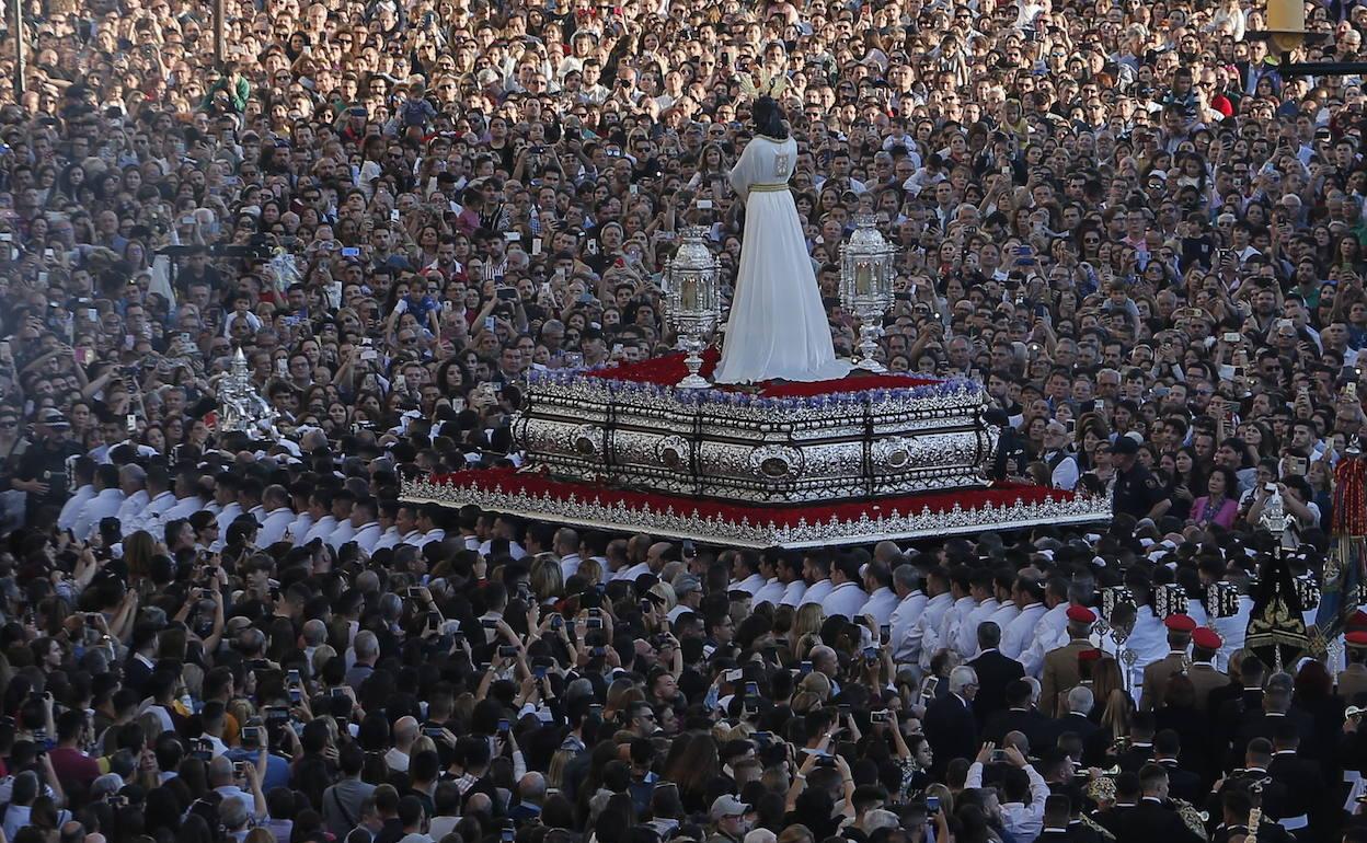 Jesús Cautivo, en su multitudinaria salida procesional del Lunes Santo. 