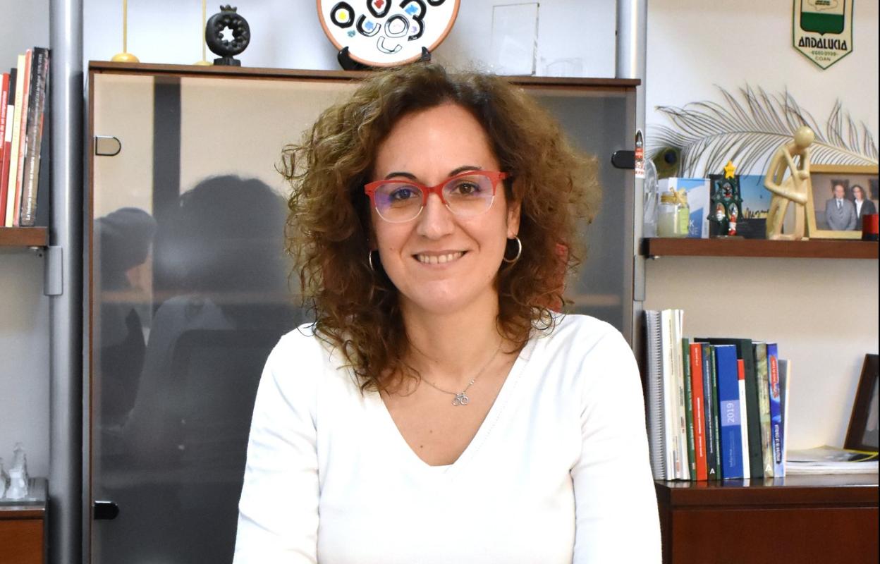 Nuria López, secretaria general de Comisiones Obreras (CC OO) de Andalucía, en el despacho de la sede regional en Sevilla. 