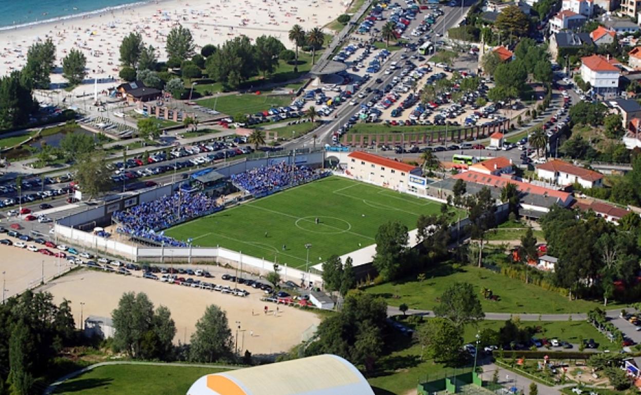 Vista aérea del estadio O Vao donde juega como local el Coruxo.