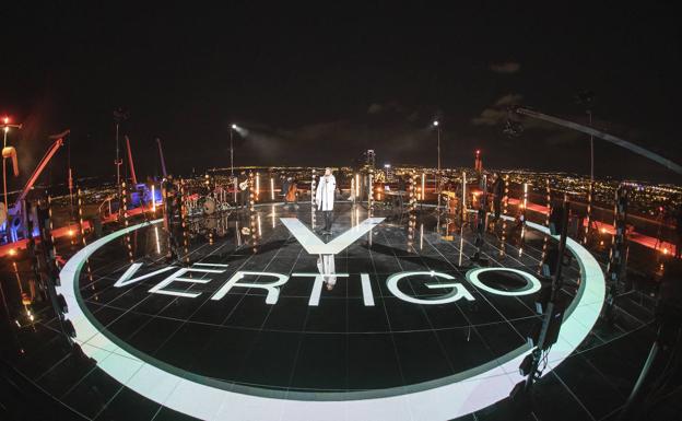 Pablo Alborán presentó 'Vértigo' desde lo más alto, desde el helipuerto de Torre Picasso.