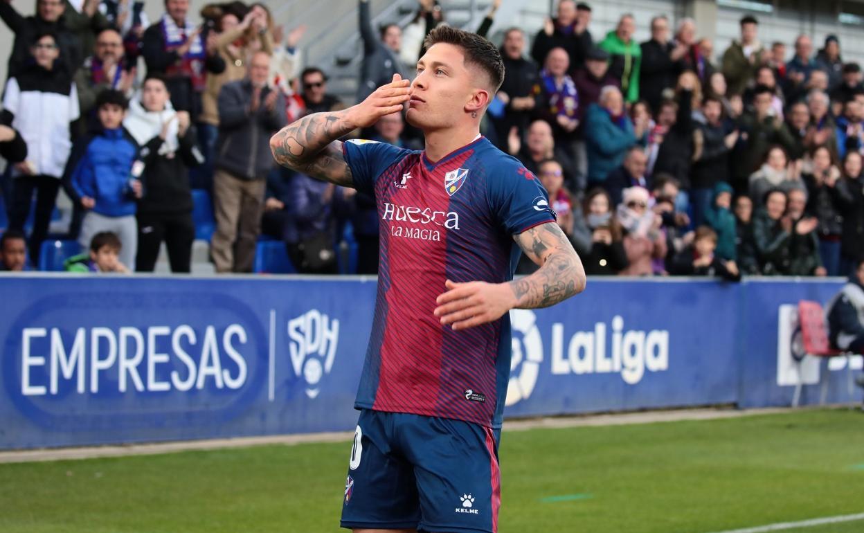 Cristo González celebra un gol cuando era jugador del Huesca la temporada pasada. 