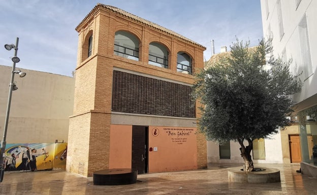Centro de Interpretación y oficina de Turismo Ben Gabirol , en la plaza de la Judería. 