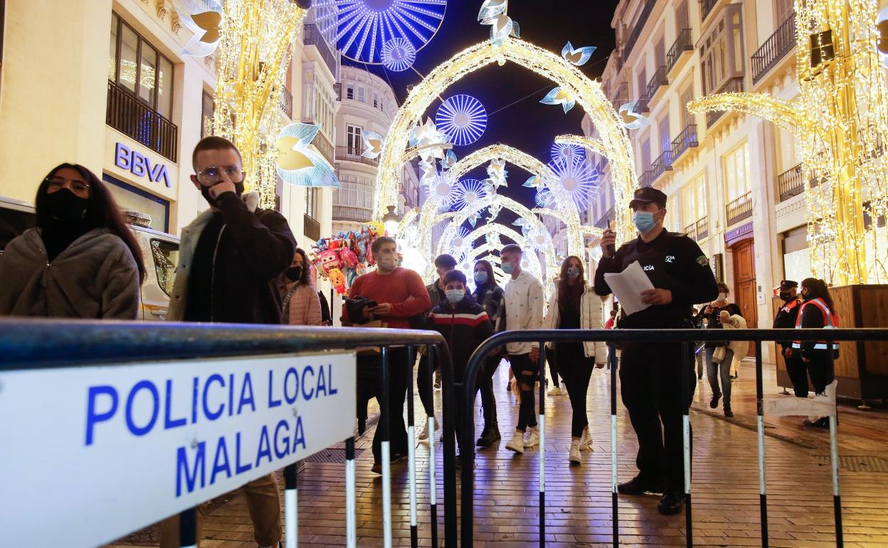 Estructuras metálicas al inicio de la calle Larios
