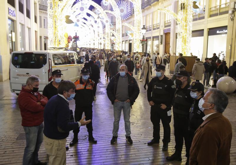 El cierre de bares y restaurantes reduce a partir de las seis la afluencia al Centro en el primer día con movilidad entre municipios