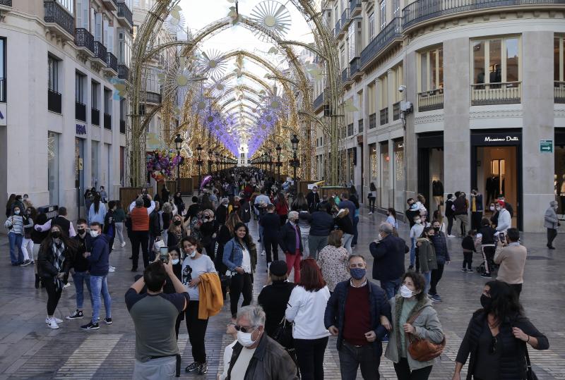El cierre de bares y restaurantes reduce a partir de las seis la afluencia al Centro en el primer día con movilidad entre municipios