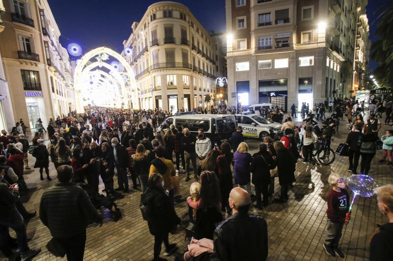 El cierre de bares y restaurantes reduce a partir de las seis la afluencia al Centro en el primer día con movilidad entre municipios