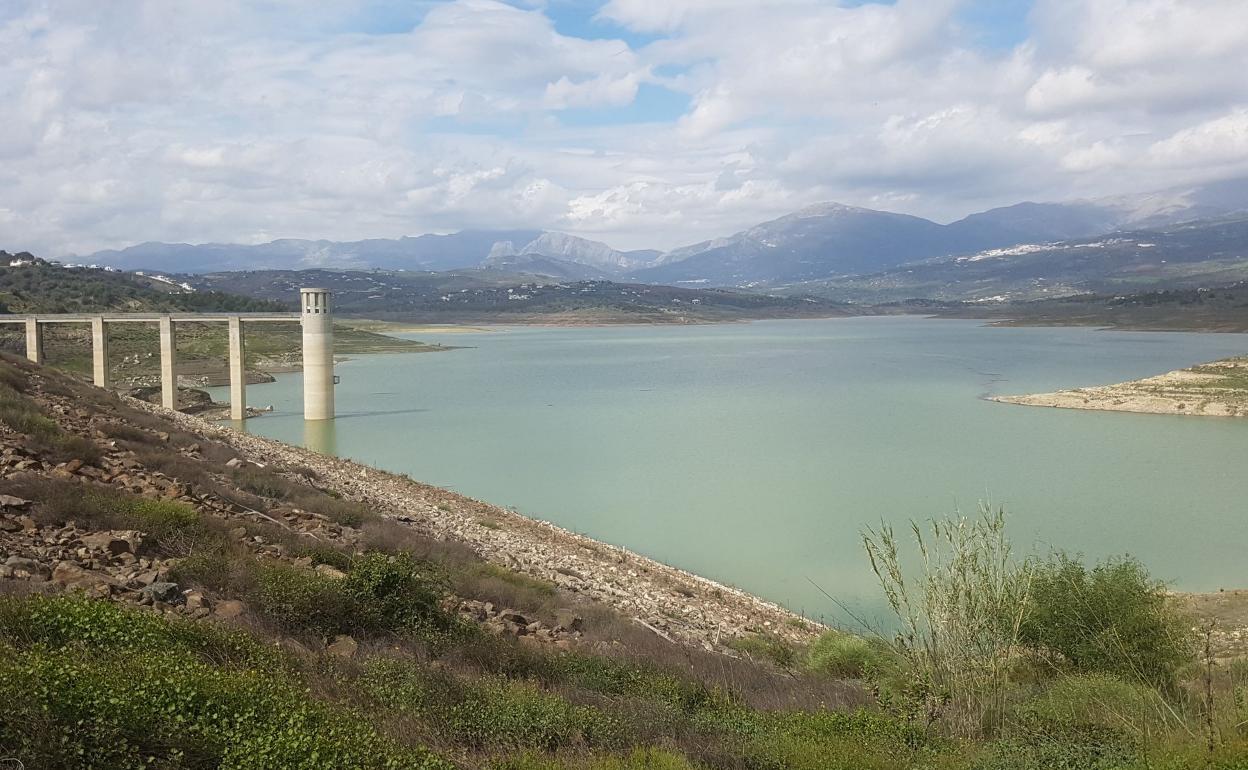 Imagen del pantano de La Viñuela en la Axarquía. 