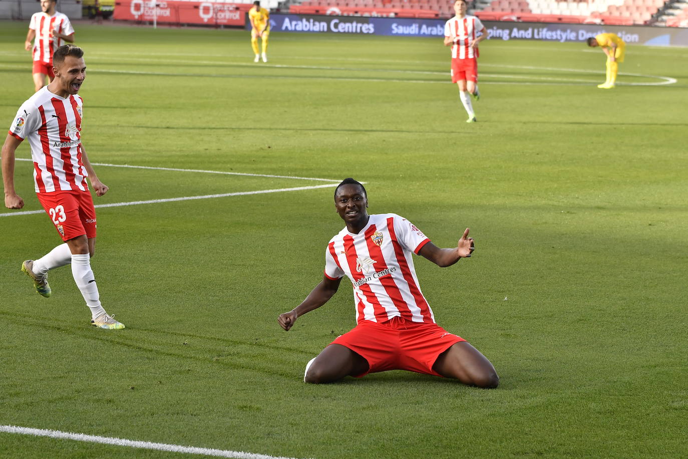 Fotos: Las mejores imágenes del Almería-Málaga