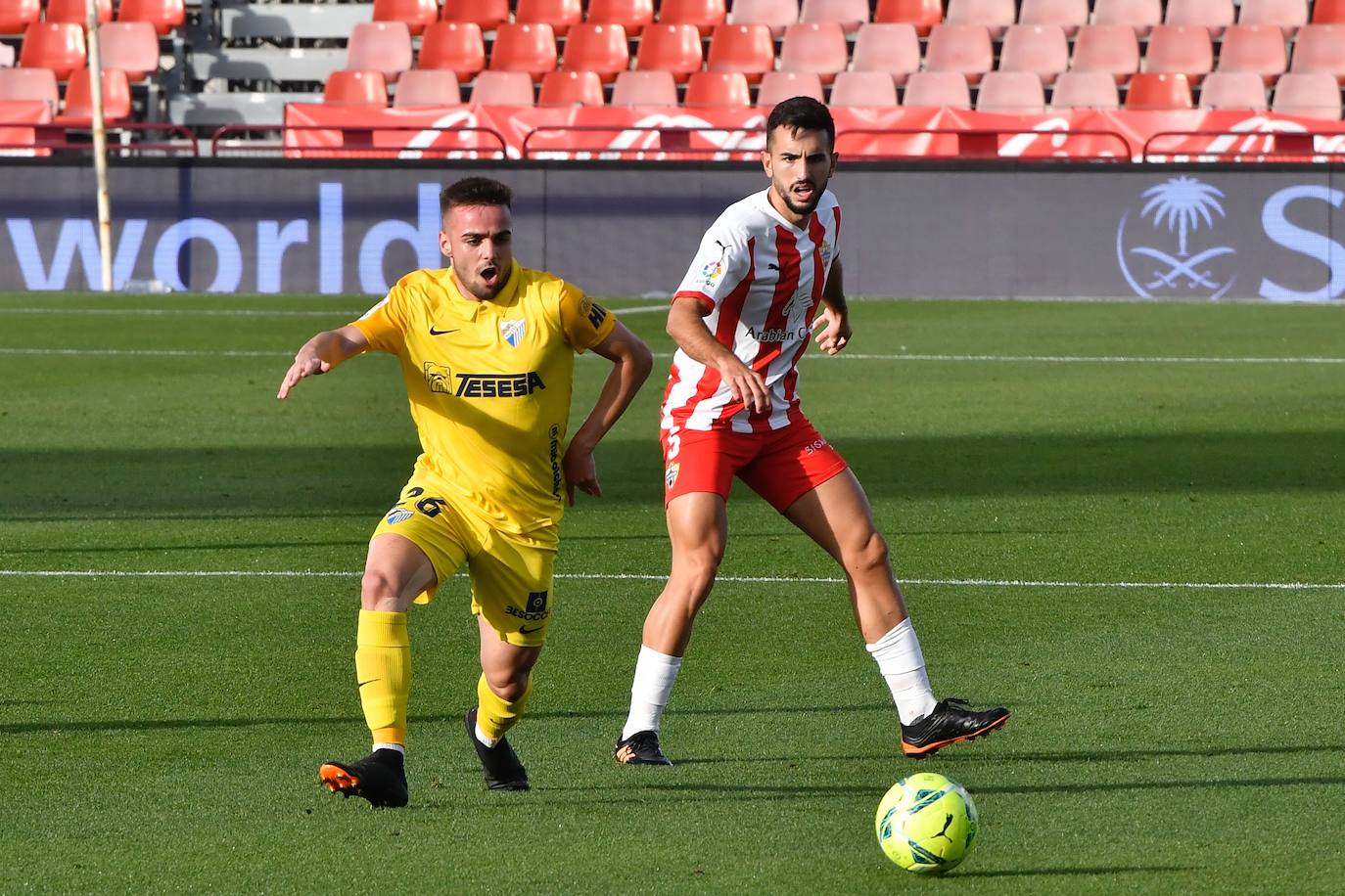 Fotos: Las mejores imágenes del Almería-Málaga