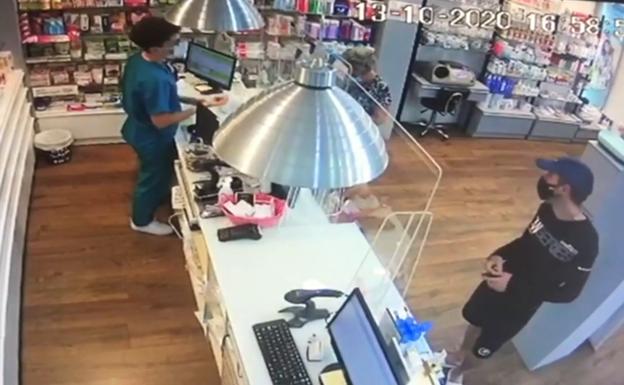 A Eloísa Molina le han entrado a robar en su farmacia cinco veces