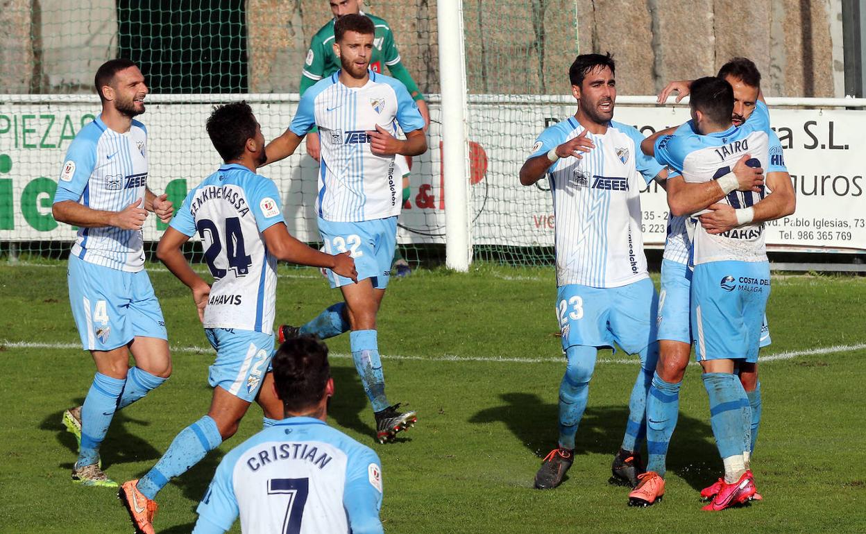 Jugadores del Málaga celebran el 0-1, que fue obra de Orlando Sá a centro de Cristian. 