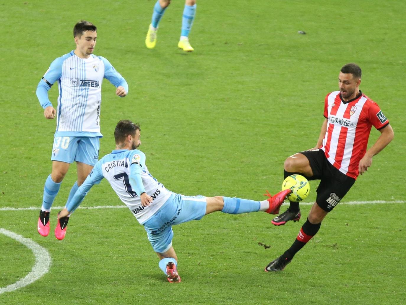 El partido se volvió a disputar en una Rosaleda sin público 