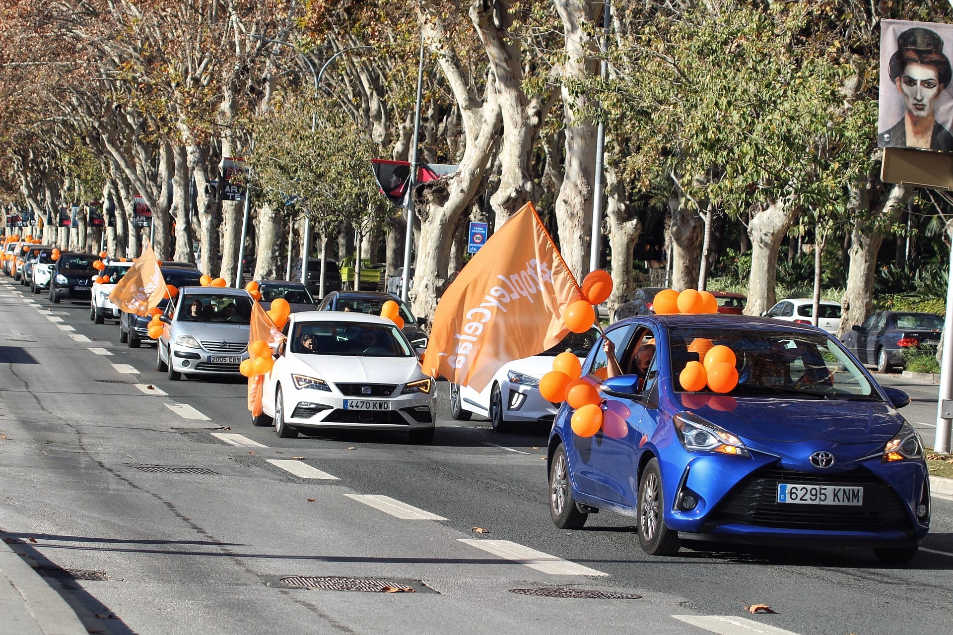 La caravana recorre calles del centro, desde la avenida de la Aurora al puente de la Misericordia