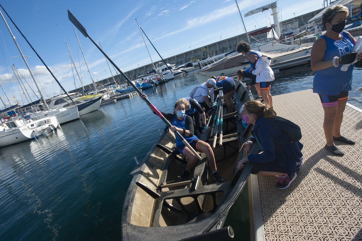 El Real Club Mediterráneo, escenario este domingo de la Regata de Invierno de Remo de Banco Fijo 'Ciudad de Málaga', organizada por el área de Deporte del Ayuntamiento de la ciudad, con el asesoramiento técnico de la Asociación Deportiva Málaga Dragon Boats BCS (Supervivientes del cáncer de mama)