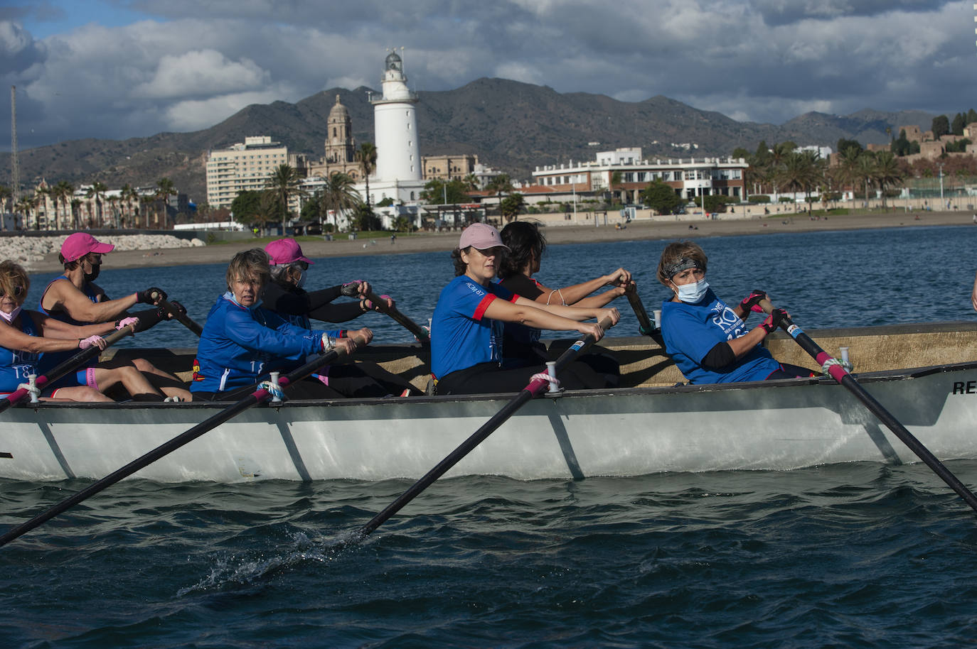 El Real Club Mediterráneo, escenario este domingo de la Regata de Invierno de Remo de Banco Fijo 'Ciudad de Málaga', organizada por el área de Deporte del Ayuntamiento de la ciudad, con el asesoramiento técnico de la Asociación Deportiva Málaga Dragon Boats BCS (Supervivientes del cáncer de mama)