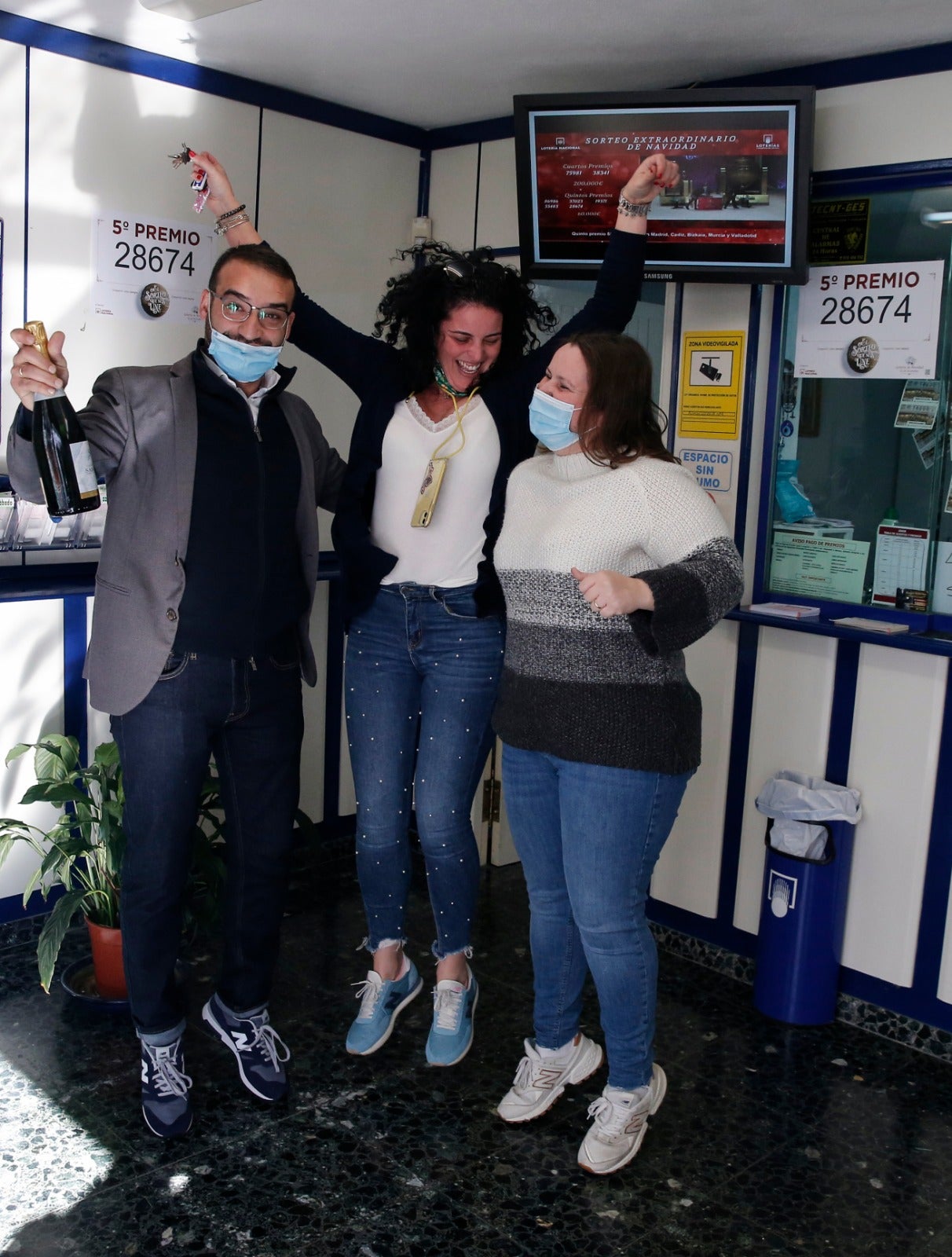 El 28674, quinto premio de la Lotería de Navidad, deja casi un millón de euros en Mijas. La administración número de 4 en la calle Los Caños ha vendido 150 décimos