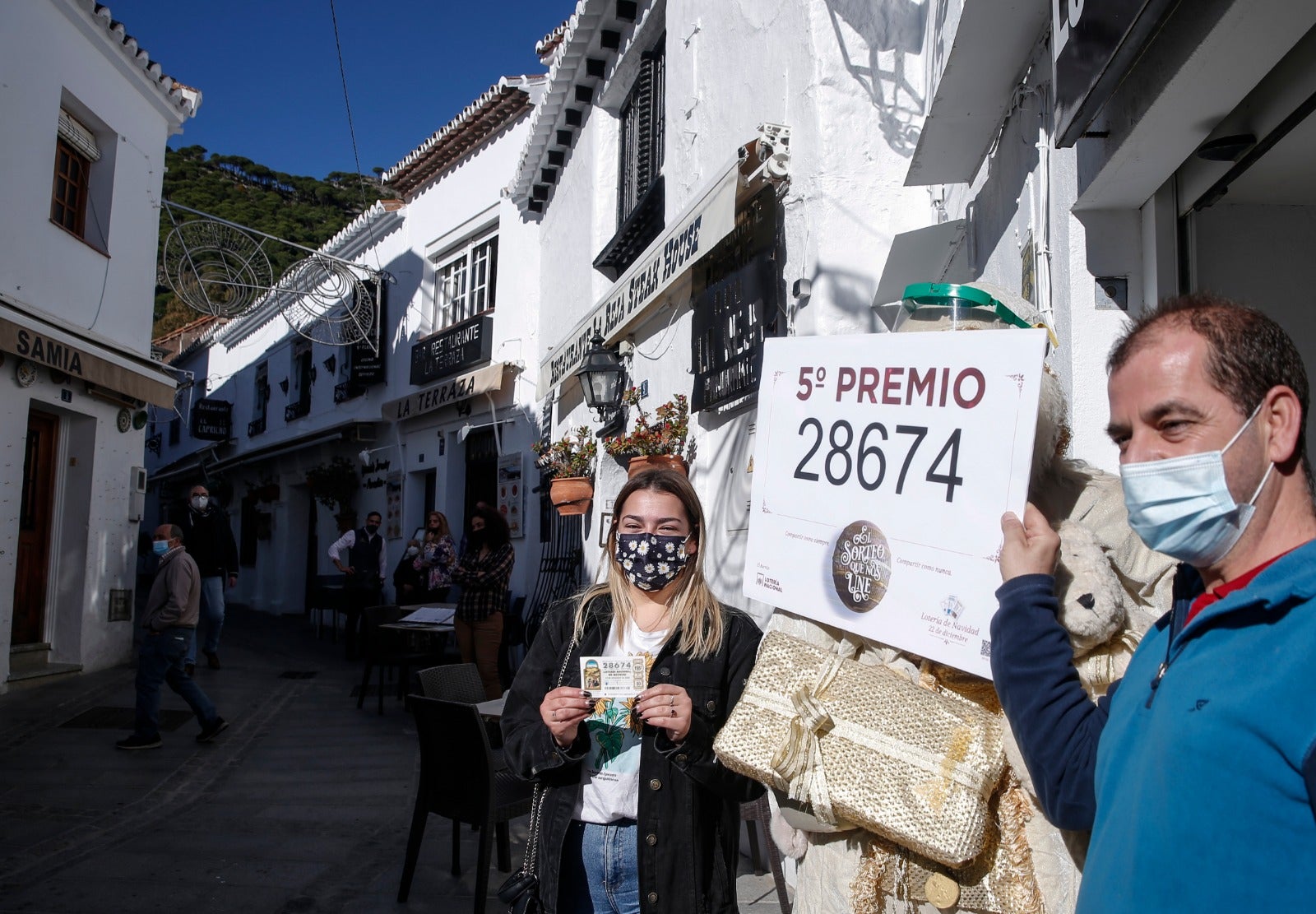 El 28674, quinto premio de la Lotería de Navidad, deja casi un millón de euros en Mijas. La administración número de 4 en la calle Los Caños ha vendido 150 décimos
