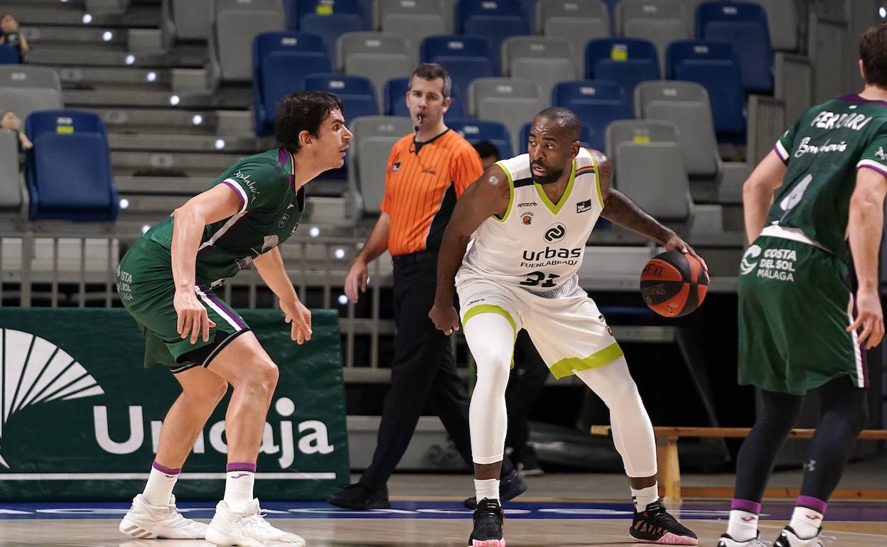 Suárez, defendiendo a Eyenga en el partido del martes. 