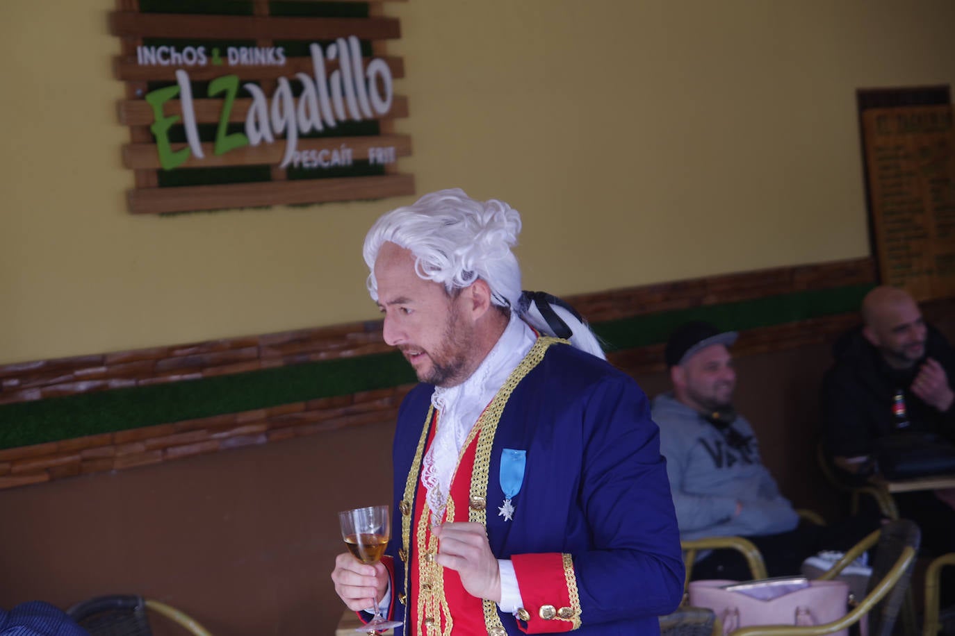 Los personajes del mundo del vino se pasean por Nueva Málaga. 