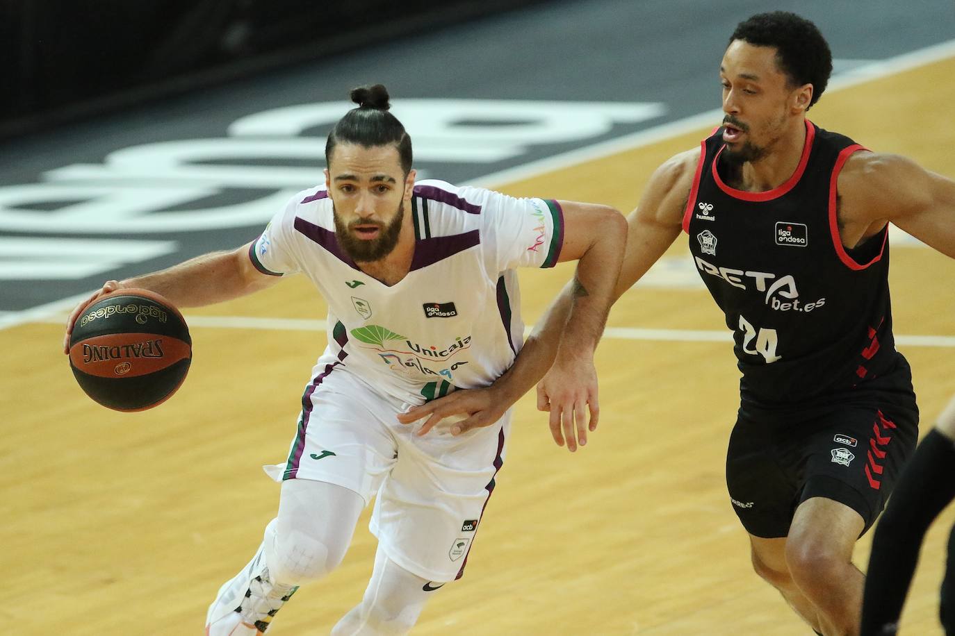 Victoria del Unicaja en la cancha del Bilbaco Basket. 