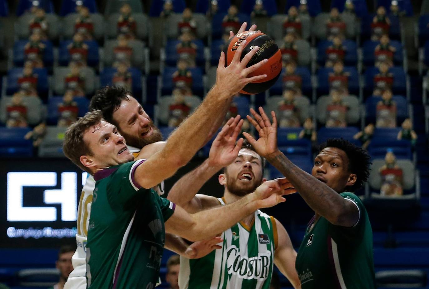 El Unicaja pierde en casa con el Betis en la prórroga. 