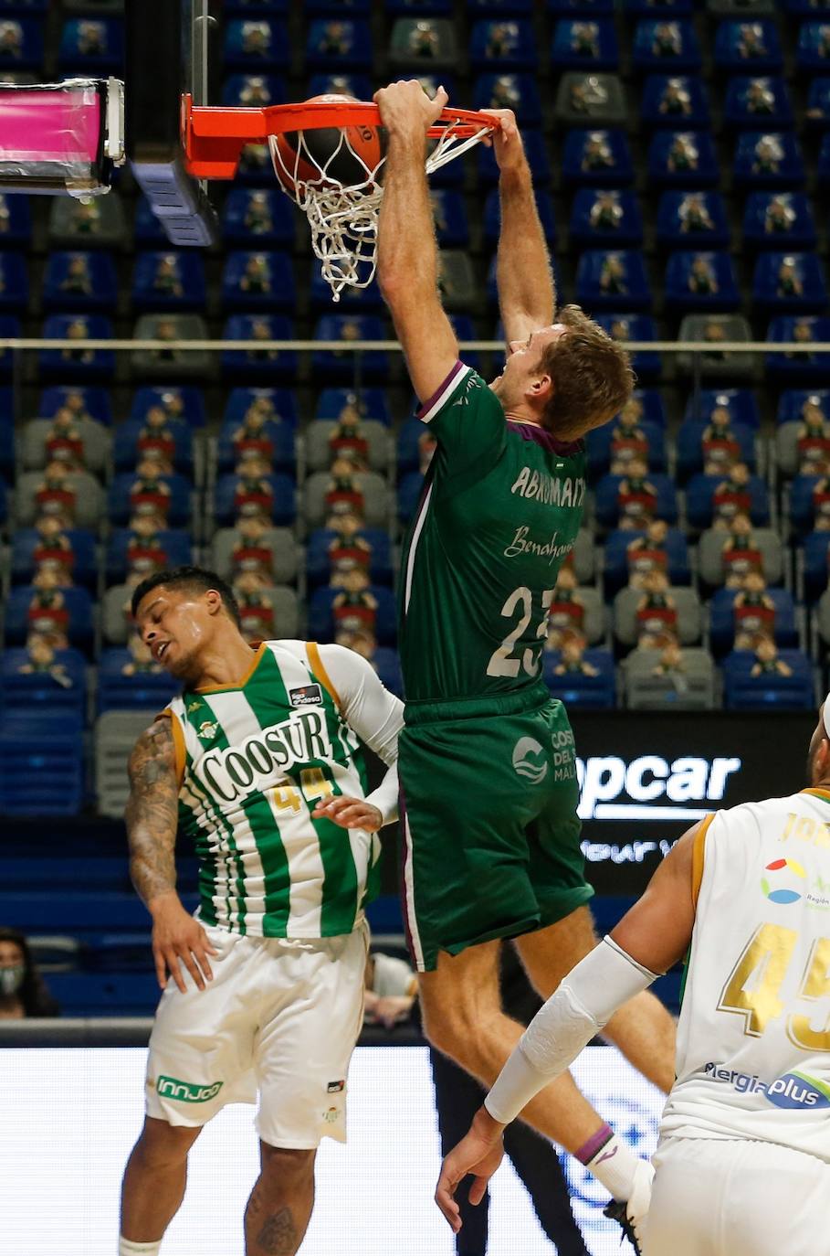 El Unicaja pierde en casa con el Betis en la prórroga. 