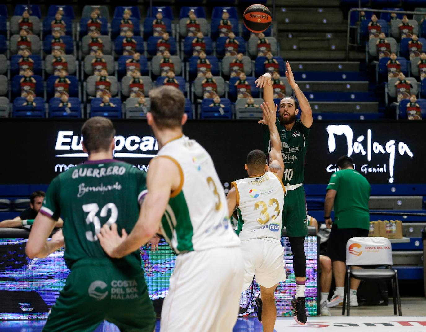 El Unicaja pierde en casa con el Betis en la prórroga. 