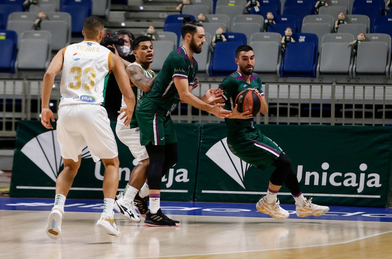 El Unicaja pierde en casa con el Betis en la prórroga. 