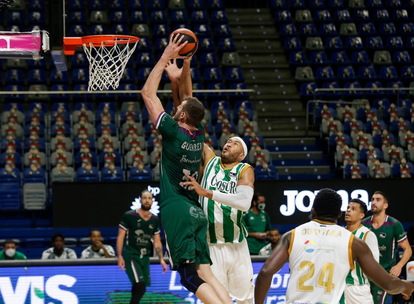 El Unicaja pierde en casa con el Betis en la prórroga. 