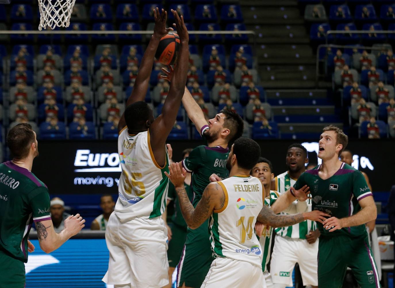 El Unicaja pierde en casa con el Betis en la prórroga. 