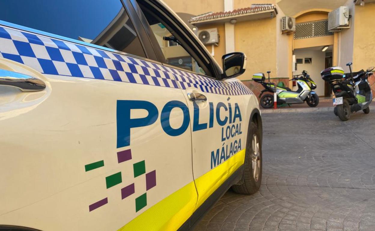 Imagen de archivo de un coche patrulla de la Policía Local, que actuó junto a la Policía Nacional en la intervención. 