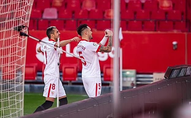 Un efectivo Sevilla le gana el pulso por la Champions al Villarreal