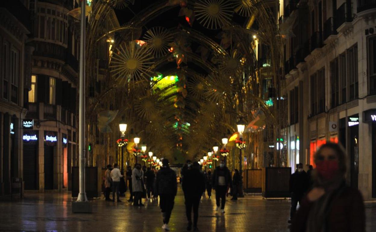 Ciudadanos pasean por calle Larios la pasada Nochevieja.