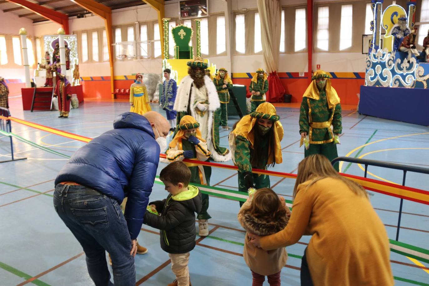 Los Reyes Magos reciben a los niños de Ronda