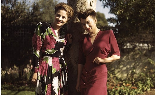 Olivia de Havilland y Joan Fontaine, hermanas y rivales desde que nacieron hasta que murió la segunda en 2013