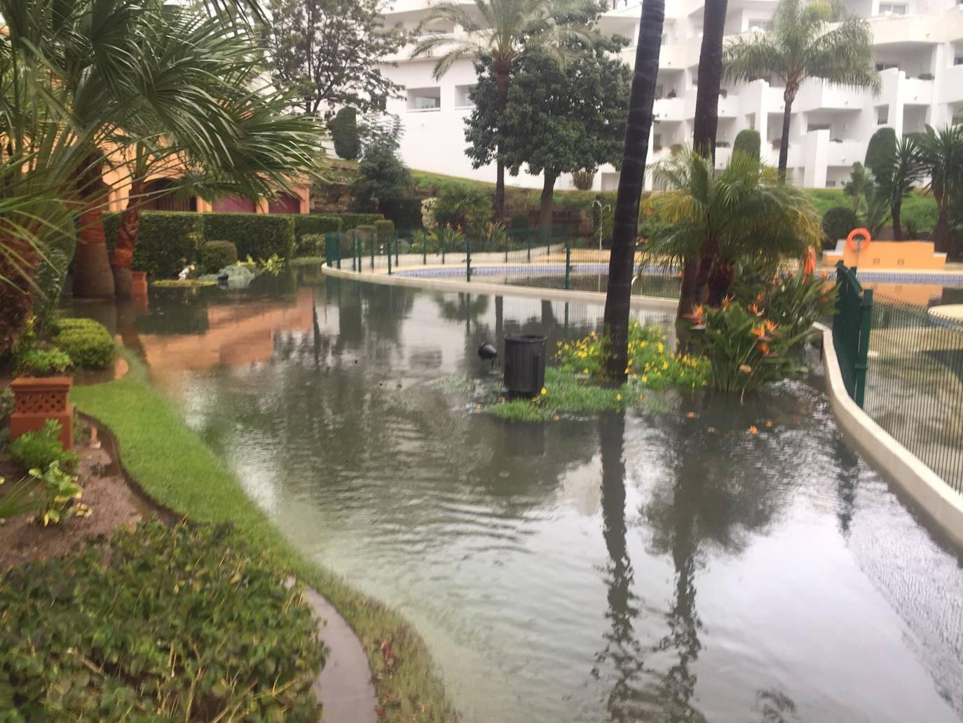 Inundaciones en distintas zonas de Estepona