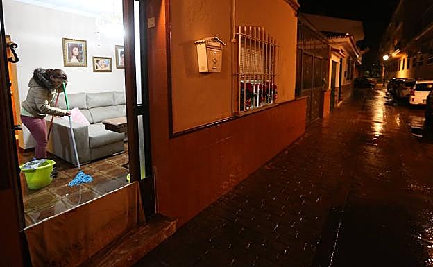 Alhaurín de la Torre se repone de los daños de Filomena: «La calle era un río»