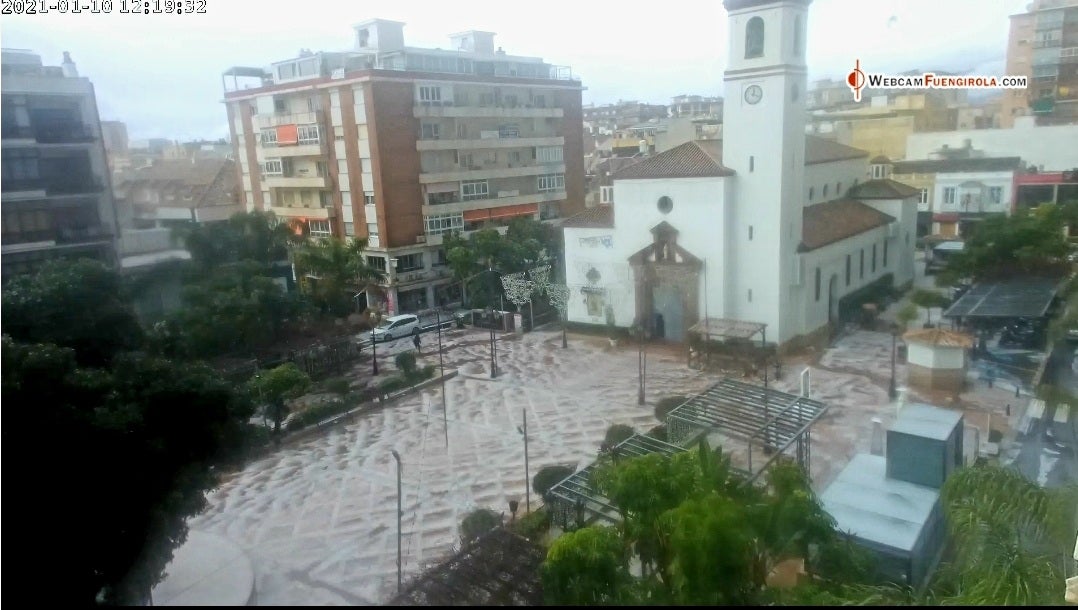 Diversos puntos del municipio de la Costa del Sol se han cubierto de blanco este domingo 