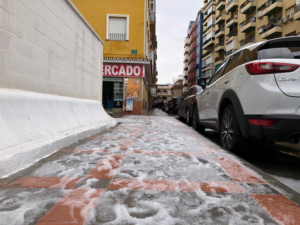 Diversos puntos del municipio de la Costa del Sol se han cubierto de blanco este domingo 