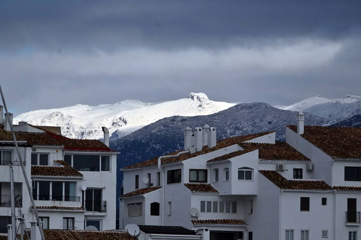 Las bajas temperaturas han dejado estampas poco frecuentes en la Costa del Sol 