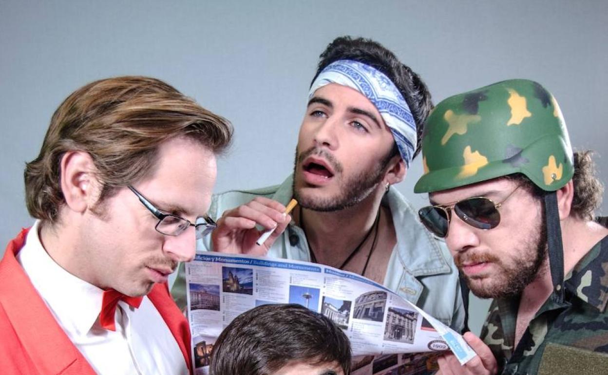 Nicolás Colón, rodeado de Fran Camacho, Alejandro Vergara y Víctor Castilla. 