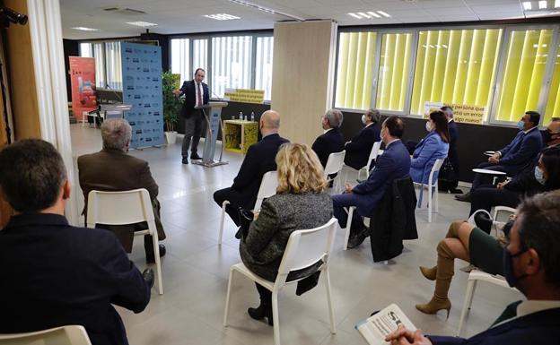 Imagen principal - Andalucía: La Junta aprobará mañana las ayudas de 1.000 euros para pymes de comercio y hostelería