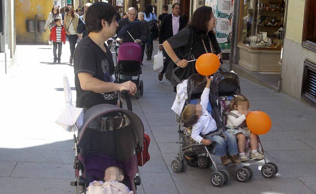 Cheque familiar: qué es y cómo solicitar esta ayuda de 1.200 euros