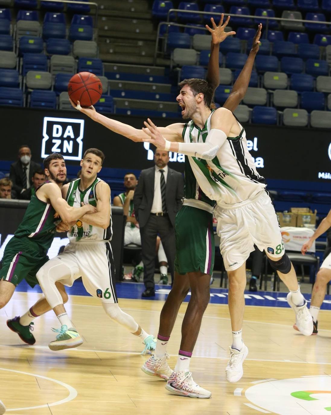 La segunda fase de la Eurocup arrancó en el Martín Carpena