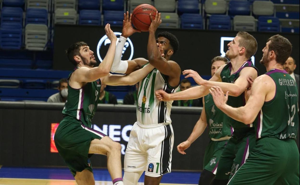 El Unicaja pierde contra el Joventut y también hipoteca la Eurocup