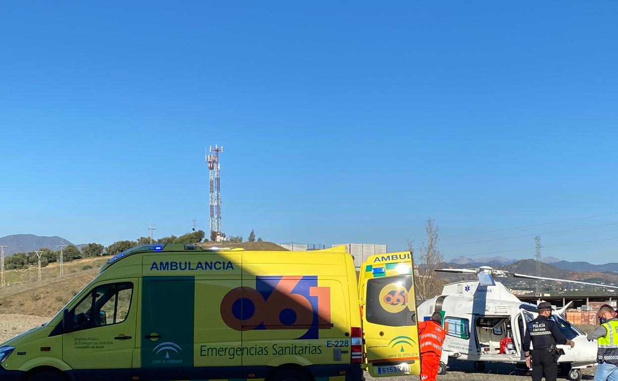 Llegada del helicóptero sanitario a Cártama, el día del ataque con ácido. 