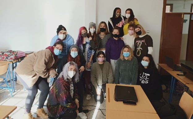 Grupo de alumnas de este curso, en una de las clases del IES Profesor Isidoro Sánchez. 