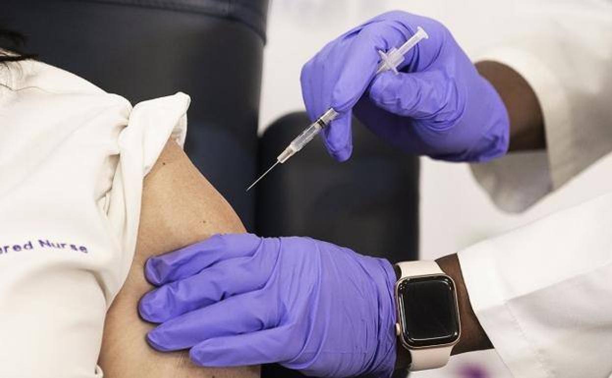 ¿Pueden despedir a un trabajador por no ponerse la vacuna contra el Covid-19?