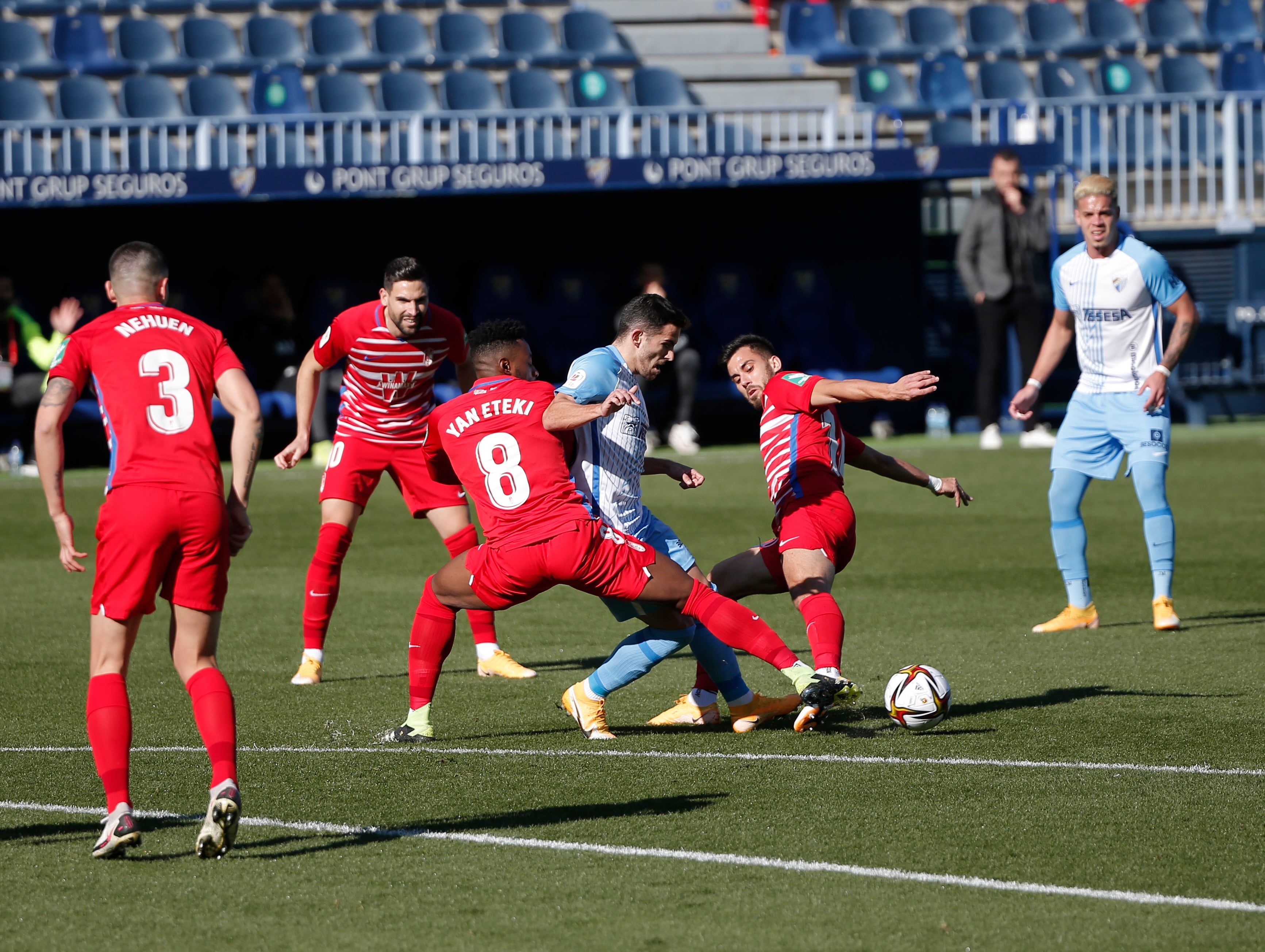 El Málaga reaccionó demasiado tarde ante el Granada (1-2)